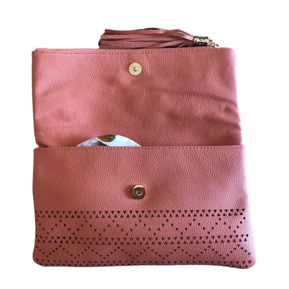 Pink perforated clutch/chain shoulder bag - Picture 2 of 3